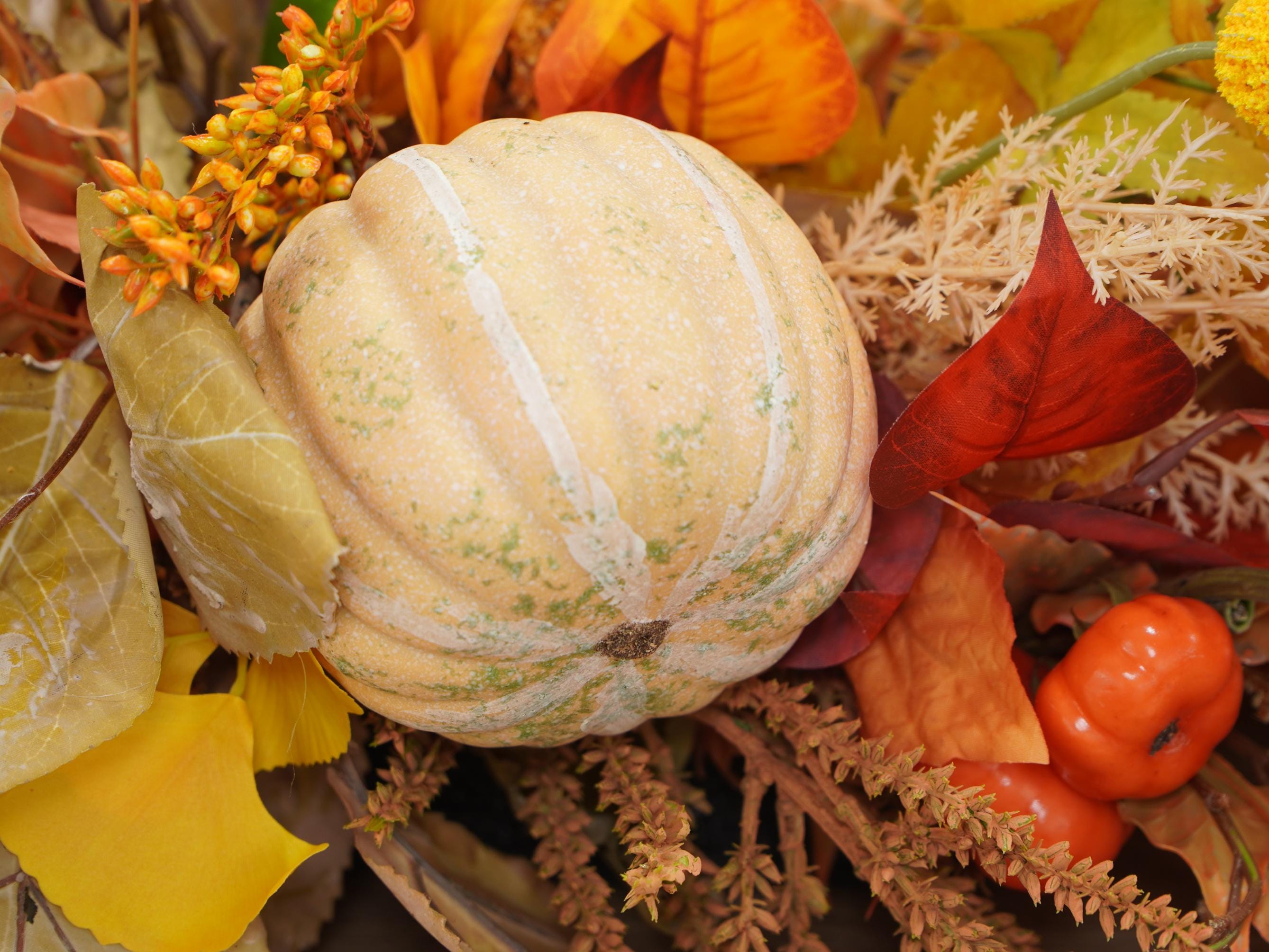 Autumn Harvest Pumpkin Centerpiece – Faux Fall Floral Table Garland with Gourds, Leaves & Rustic Accents